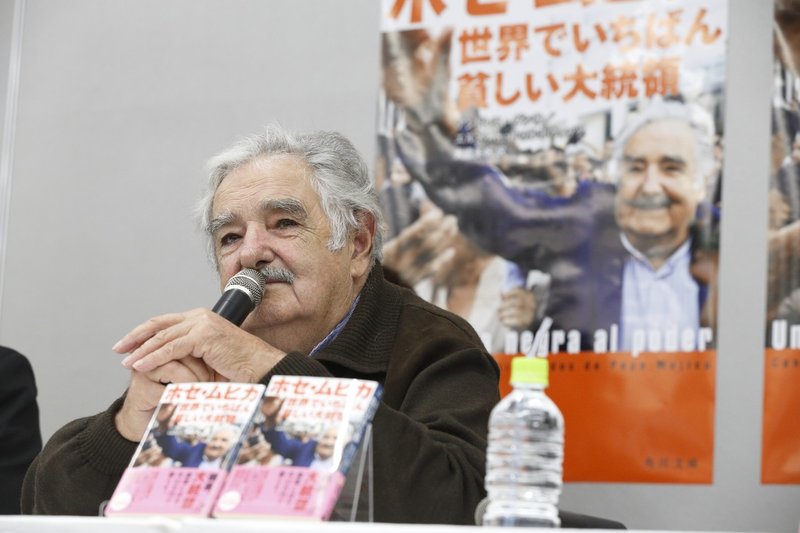 世界一貧しい大統領 日本人への警告 成長を求めるな 幸せを求めよ ホセ ムヒカ 文藝春秋digital 世界一貧しい大統領 日本人への警告 成長を求めるな 幸せを求めよ ホセ ムヒカ 文藝春秋digital