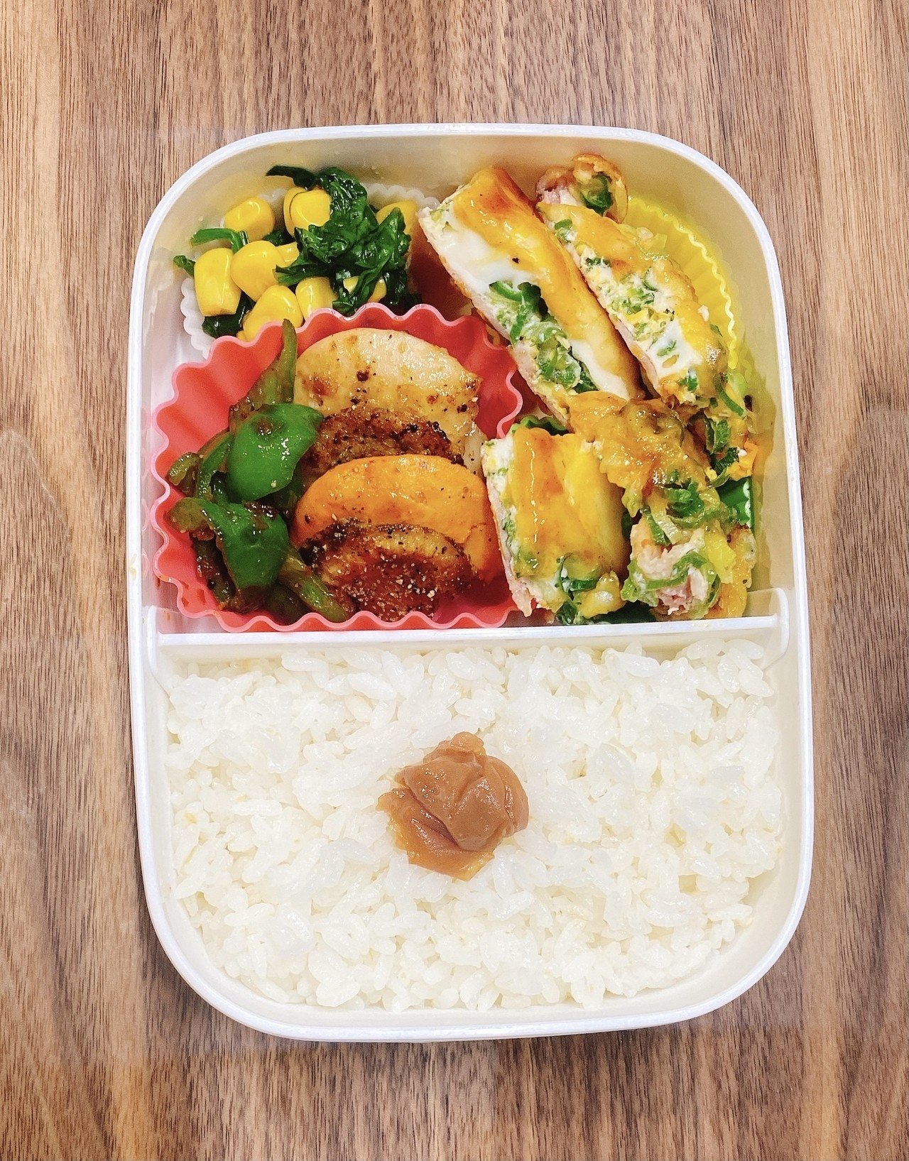 今日のお弁当 今日はホタテのバター焼きと ベーコンとネギを卵とチーズをのせて焼いたのも お好みソースかけで Mii Note 今日のお弁当 今日はホタテのバター焼きと ベーコンとネギを卵とチーズをのせて焼いたのも お好みソースかけで Mii Note