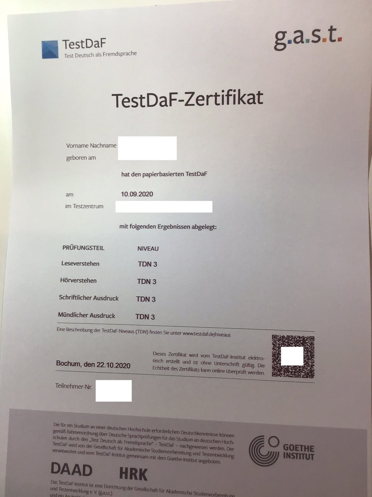 納豆を食べながらTestDaF結果を見ている|となりのドイツ人