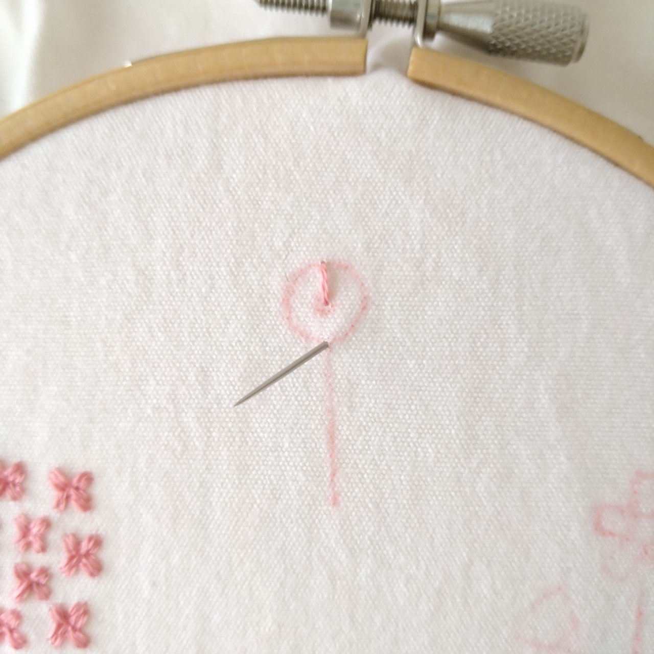 野の花の刺繍図案 ステップ7 小さな丸いお花の刺繍 Apostrophe S 刺繍雑貨作家 Note 野の花の刺繍図案 ステップ7 小さな丸いお花の刺繍 Apostrophe S 刺繍雑貨作家 Note