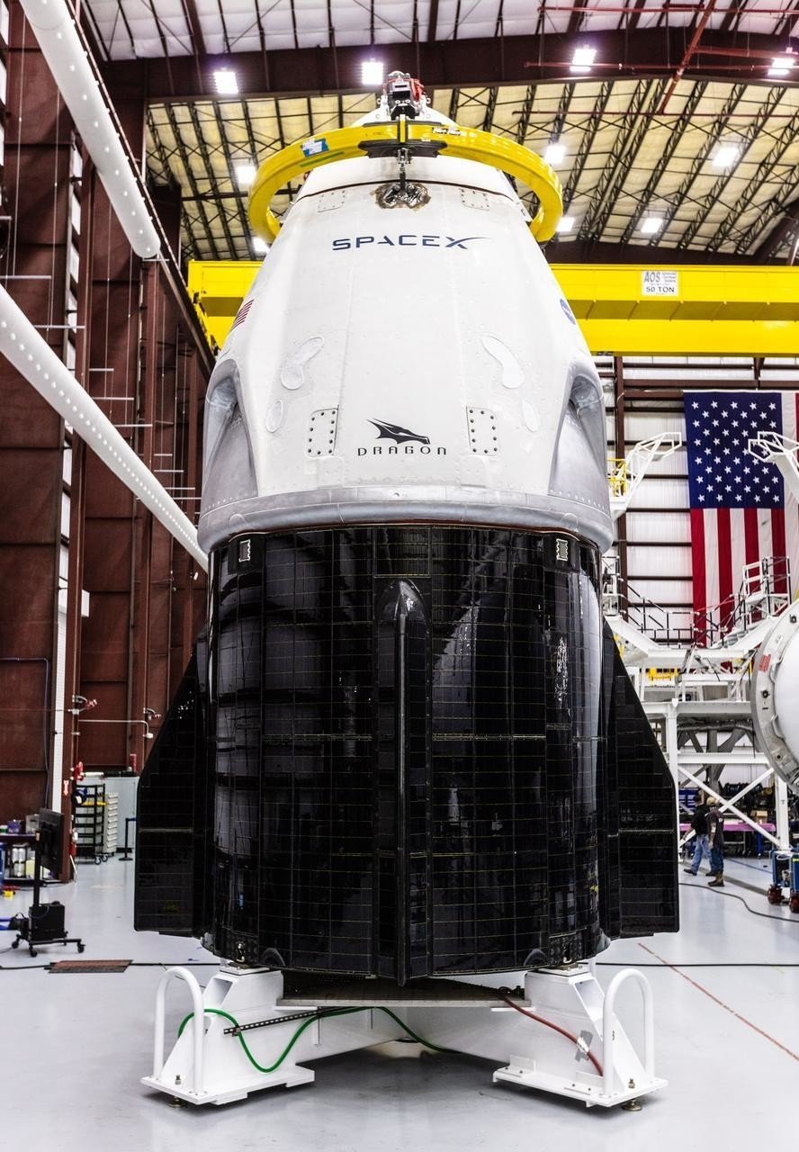 【専用】ロシア☆宇宙マトリョーシカ『ミニロケット宇宙飛行士』White&Pink どこから、何が出てくるかな?ファミーンさんの宇宙