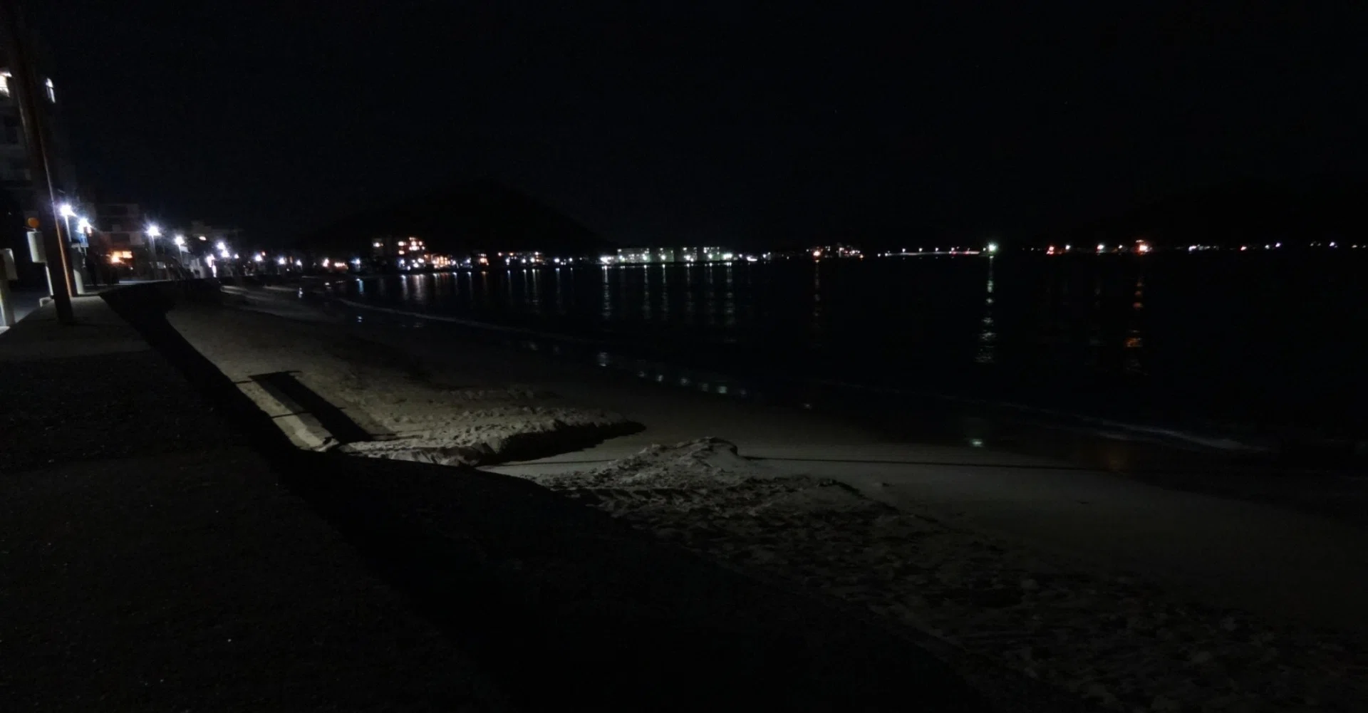 夜の海｜くわろく