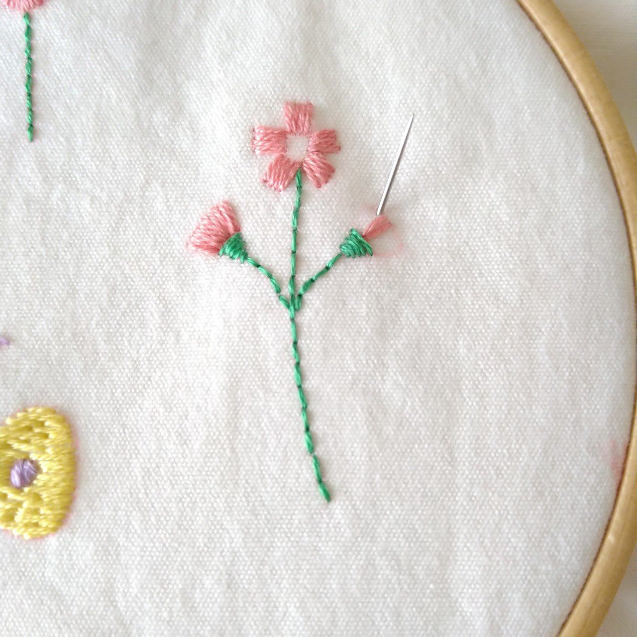 野の花の刺繍図案 ステップ8 蕾のついたお花の刺繍 Apostrophe S 刺繍雑貨作家 Note