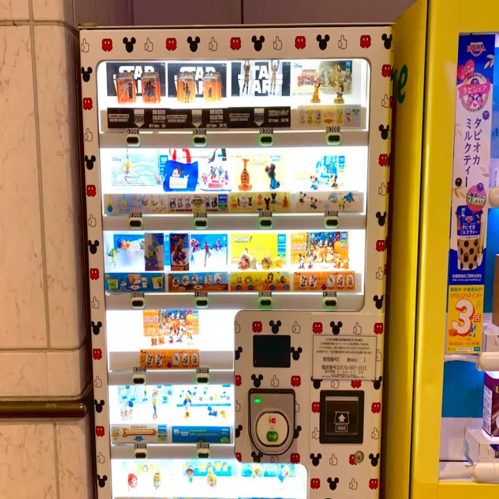 ディズニーアイテムを買える自販機 Bobby Maihama Note