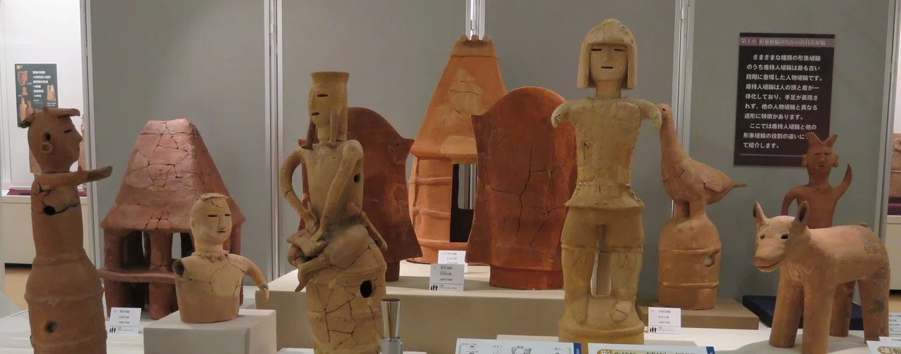 盾より戟より人の存在『盾持人埴輪の世界』の埴輪目撃談｜はにこ