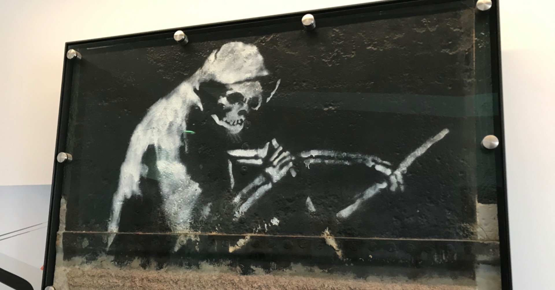 もし、バンクシー作品が突如として自分の住む街（もしくは自分の家の壁