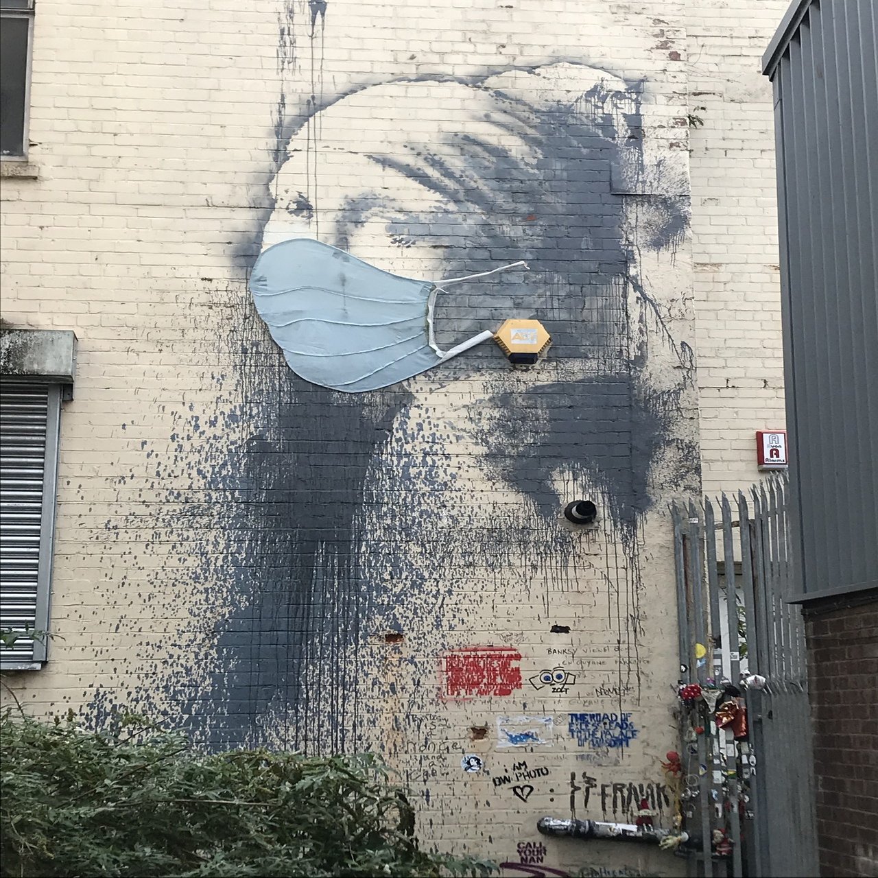 もし、バンクシー作品が突如として自分の住む街（もしくは自分の家の壁