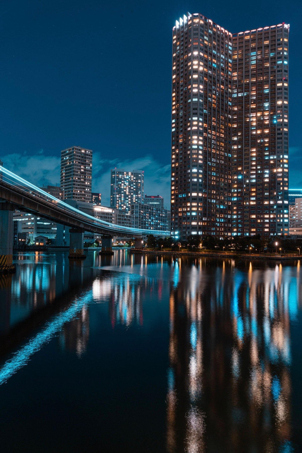 東京モノレールを眺める品川の夜景 O太郎 Urban Photographer Note 東京モノレールを眺める品川の夜景 O太郎 Urban Photographer Note