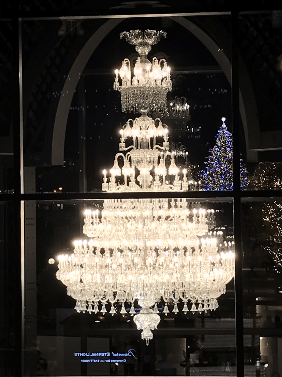 ２０１９年 恵比寿ガーデンプレイスのクリスマスイルミネーション Iphoneで撮った 世界最大級の バカラのシャンデリア の写真で一番気に入ってるのがこちら ２０２０年もギリギリで 開催が決ま 井垣利英 人材教育家 メンタルトレーナー マナー講師 Note