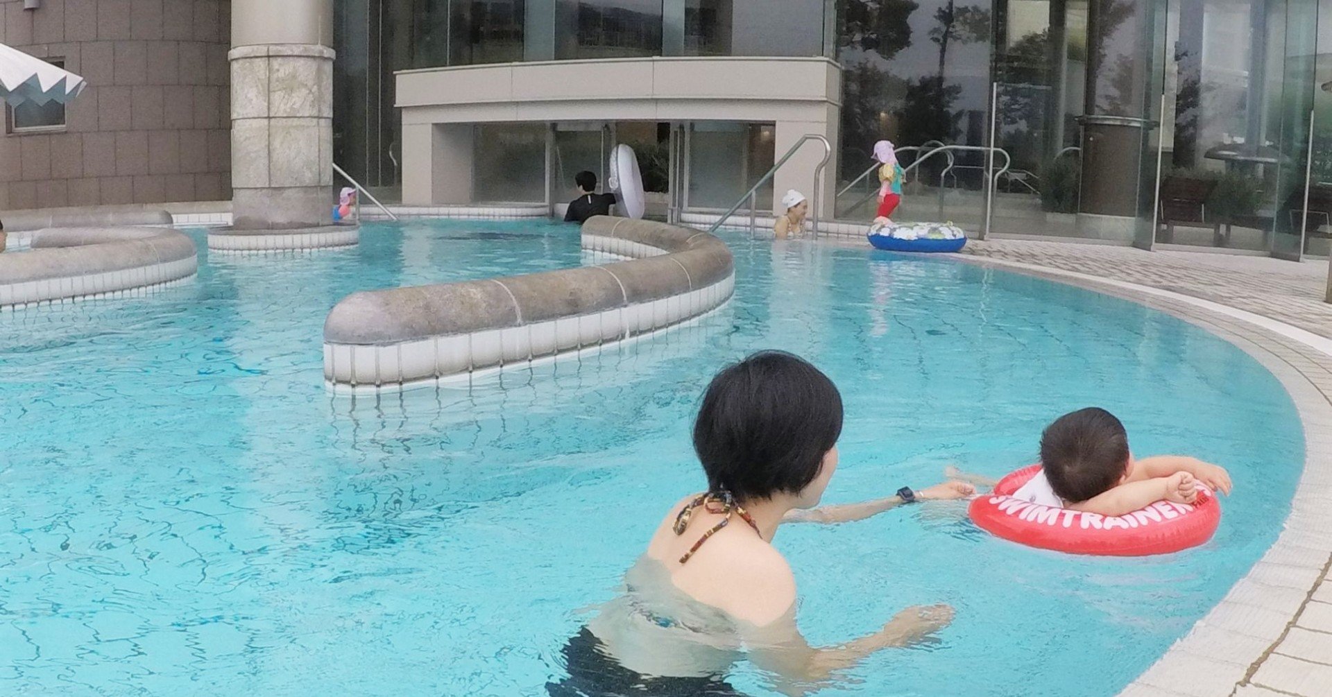 １歳児でも泳げるホテルのプール Awesomestokyo Note