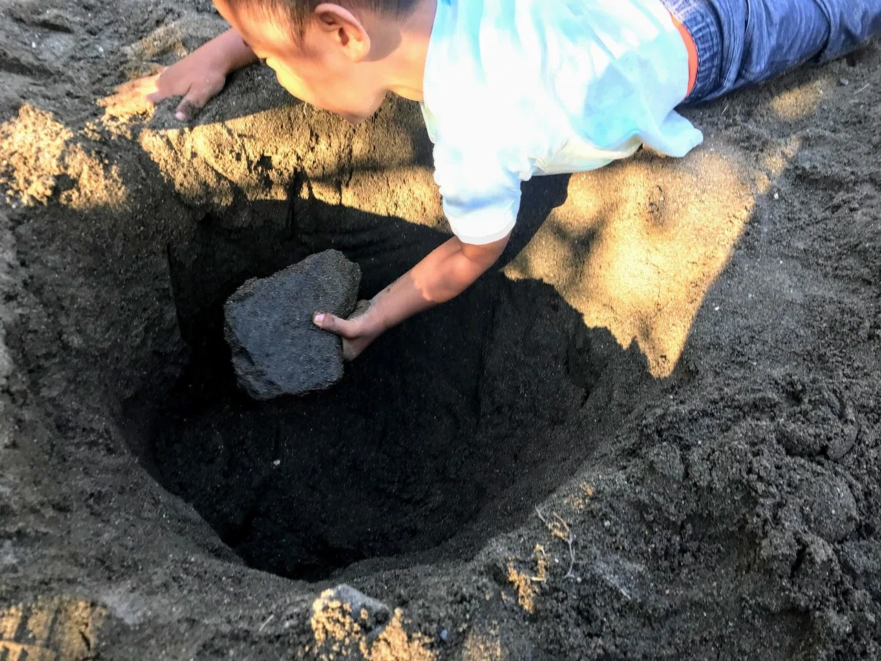 砂場の底には何があるのか確かめてみた 椛田里佳 みんなの公園愛護会 Note 砂場の底には何があるのか確かめてみた 椛田里佳 みんなの公園愛護会 Note
