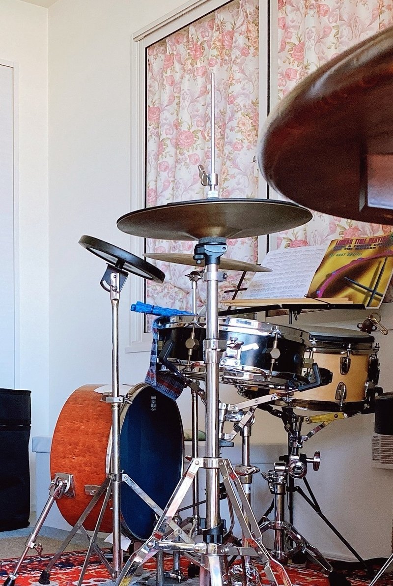 自宅練習時の騒音に最適な ドラムセットの防振 防音対策をdiyしてみませんか 床 窓 壁 と セット本体 旅の音楽家 Studio Iota Label スタジオ イオタ Note