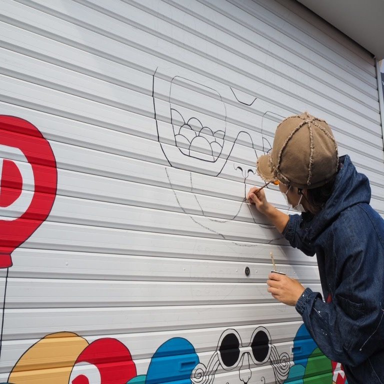 シャッターに絵を描く 完成 アユミ 絵描き Note