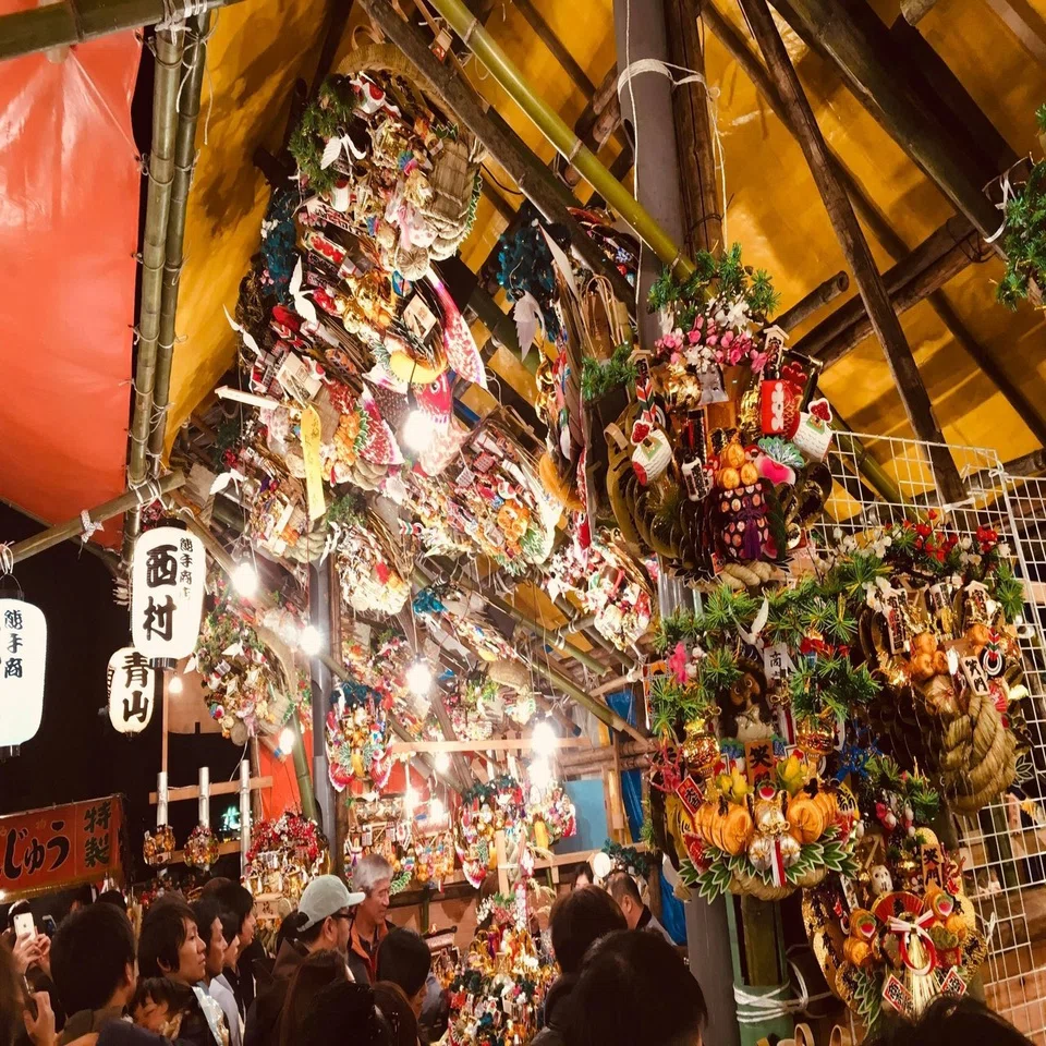 酉の市とはどんなお祭り？福をかき入れる縁起物「熊手」の由来｜神様が 