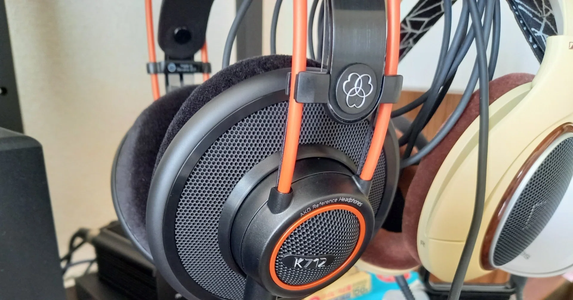 AKGの音を堪能したくなったのでヘッドホン生やした。｜アオスズメ