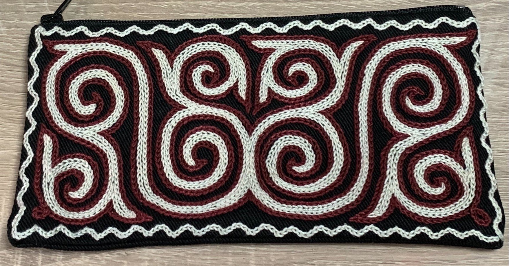 旅気分】おうちで旅する世界（2） ―カザフ刺繍などエスニック布