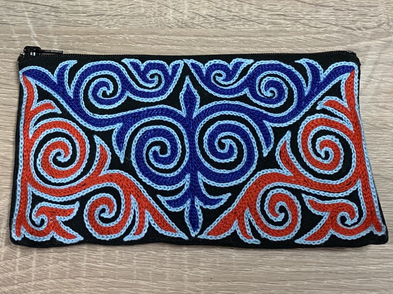 旅気分】おうちで旅する世界（2） ―カザフ刺繍などエスニック布