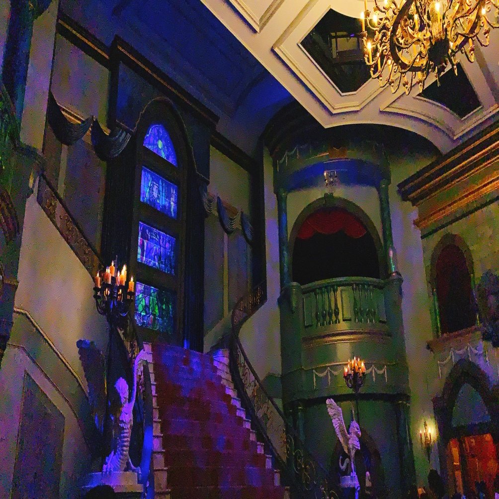 美女と野獣 ミラコスタを楽しむ秋の2days Vol 3 美女と野獣のお城の中を紹介 実はこれ ハズレライドがあるんです イヴん家の ディズニー旅記録 Note