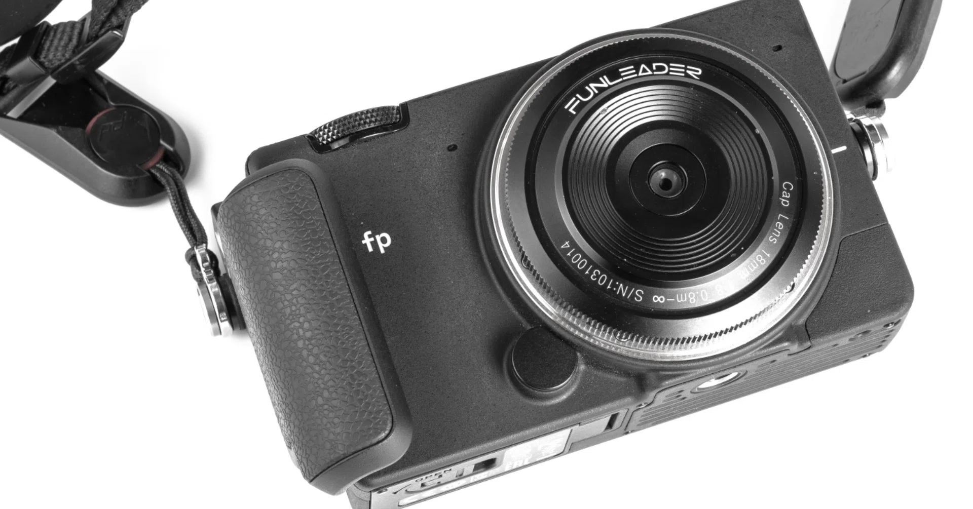 軽快さと偶発性。中華製超広角レンズとSIGMA fpの組み合わせで写真の