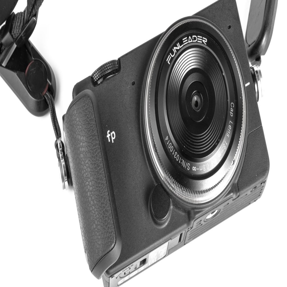 軽快さと偶発性。中華製超広角レンズとSIGMA fpの組み合わせで写真の