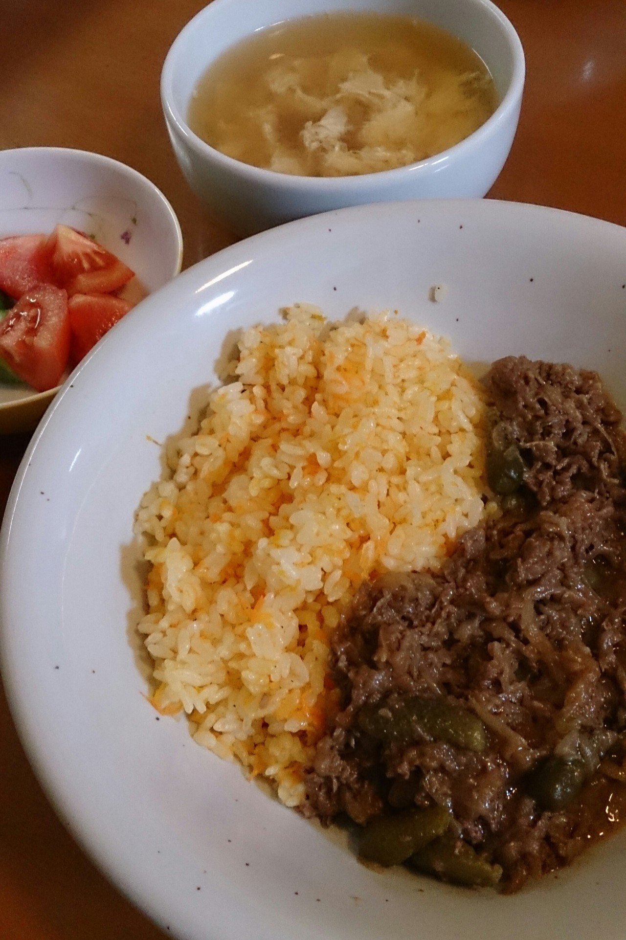 久しぶりにアップするダンナごはん これは 何 フランスの家庭料理 ミロトン です ハヤシライスの原型らしい 黄色いご飯は ニンジンご飯 バターの香りがして 美味し い Sayart Note 久しぶりにアップするダンナごはん これは 何 フランスの家庭料理 ミロトン です ハヤシライスの原型らしい 黄色いご飯は ニンジンご飯 バターの香りがして 美味し い Sayart Note