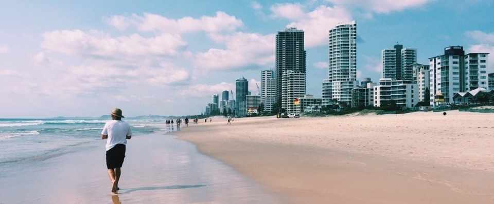 続く海岸線と 日焼けの止まらない肌なのに オーストラリア ゴールドコースト 伊佐 知美 Note