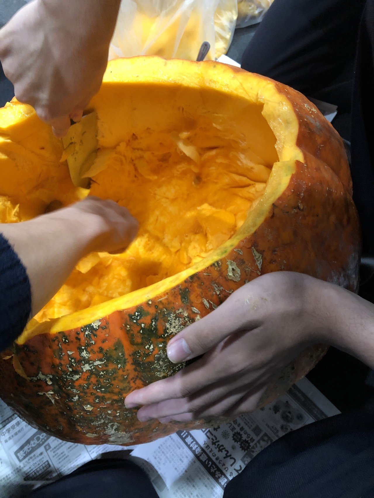 Happy Halloween の準備 男子高校生がガチの かぼちゃ で ジャックオランタン を作る 正則学園高等学校 Happy Halloween の準備 男子高校生がガチの かぼちゃ で ジャックオランタン を作る 正則学園高等学校