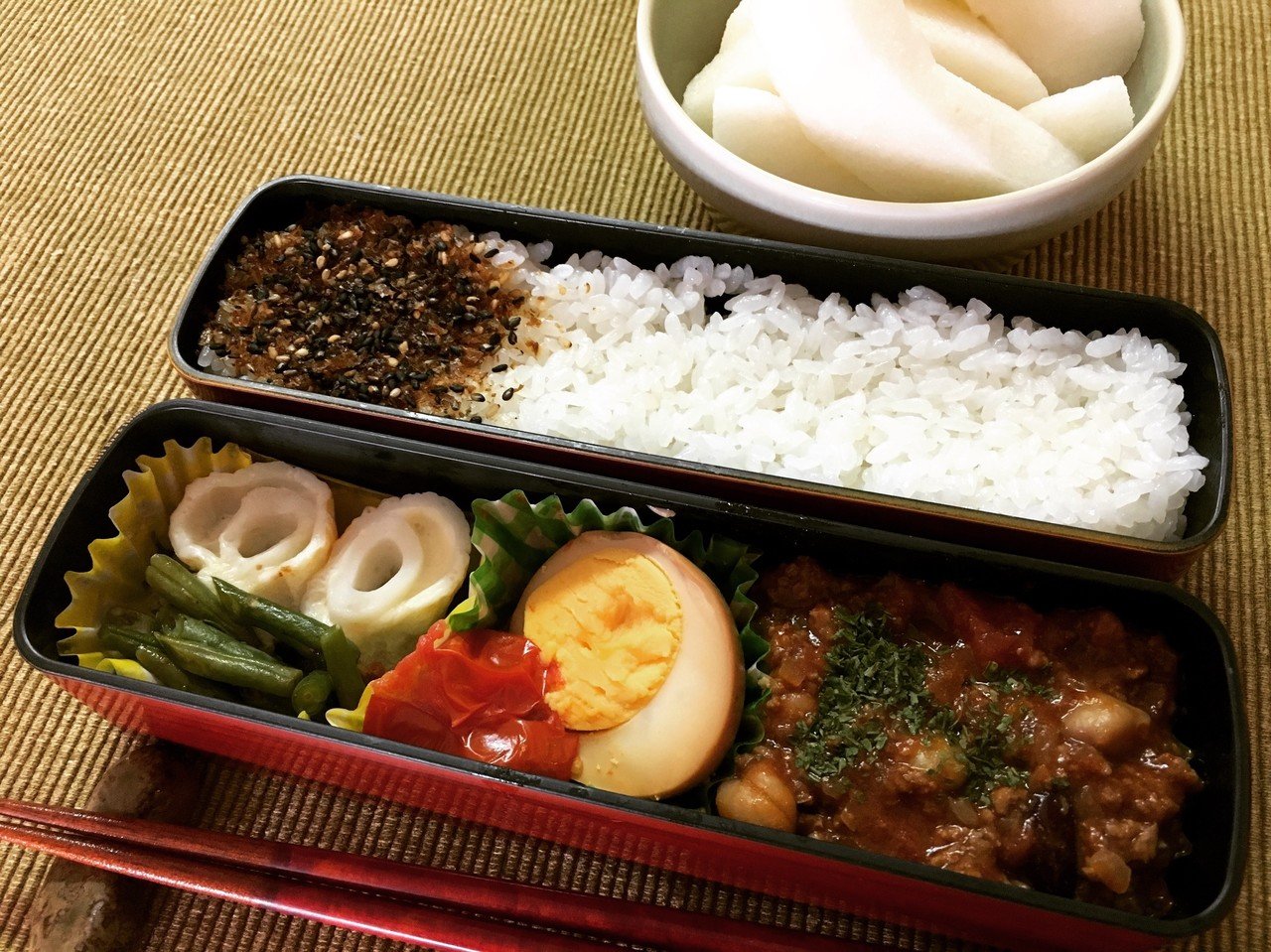 今日のお弁当】 ・チーカマ ・いんげんのごまわさび和え ・燻製たまご 
