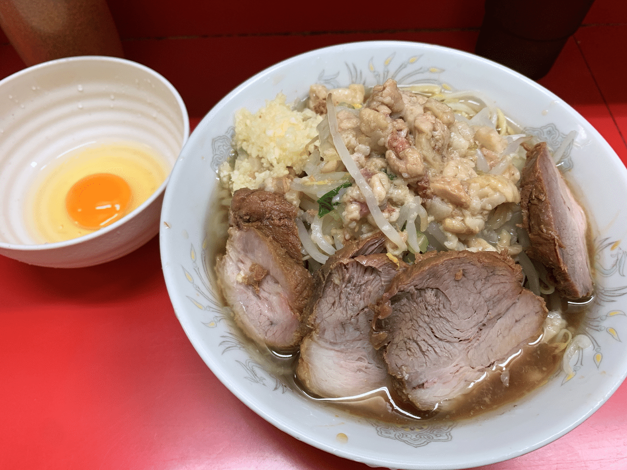 ラーメン二郎 らーめんじろう 上野毛店 東京都世田谷区上野毛１丁目２６ １６ 上野毛駅徒歩2分くらい 小豚ラーメン生たまごニンニクアブラ ザ非乳化スープ ガツッとくるうま味 店主はアウトレイジかと思 黒 サウナージロリアン Note