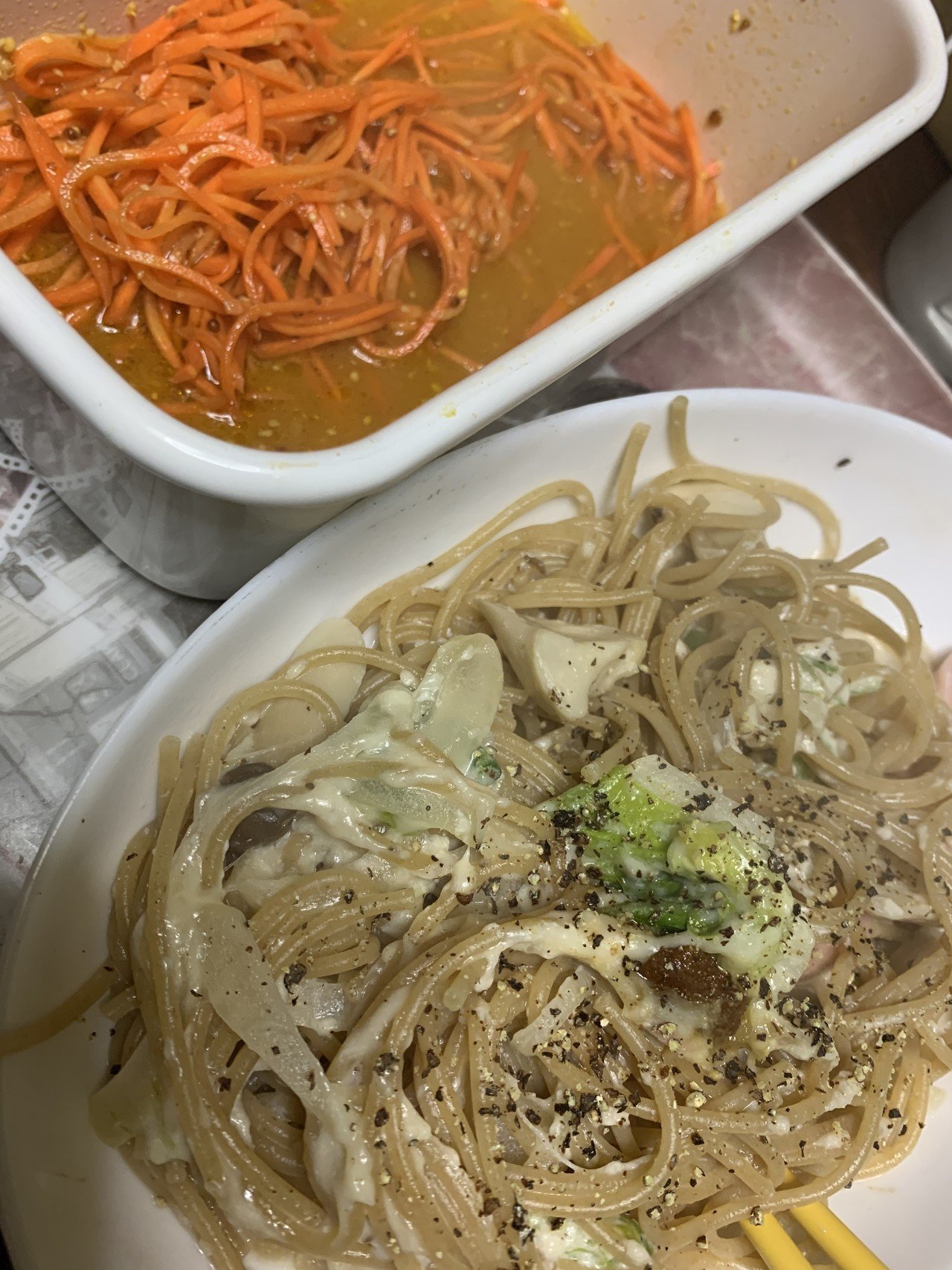 朝食 キャロットラペ 全粒粉パスタ エリンギ キャベツ 魚肉ソーセージ 牛乳 とろけるチーズ コンソメ 塩胡椒 緑茶 体重65 1キロ こんぱる Diet Note