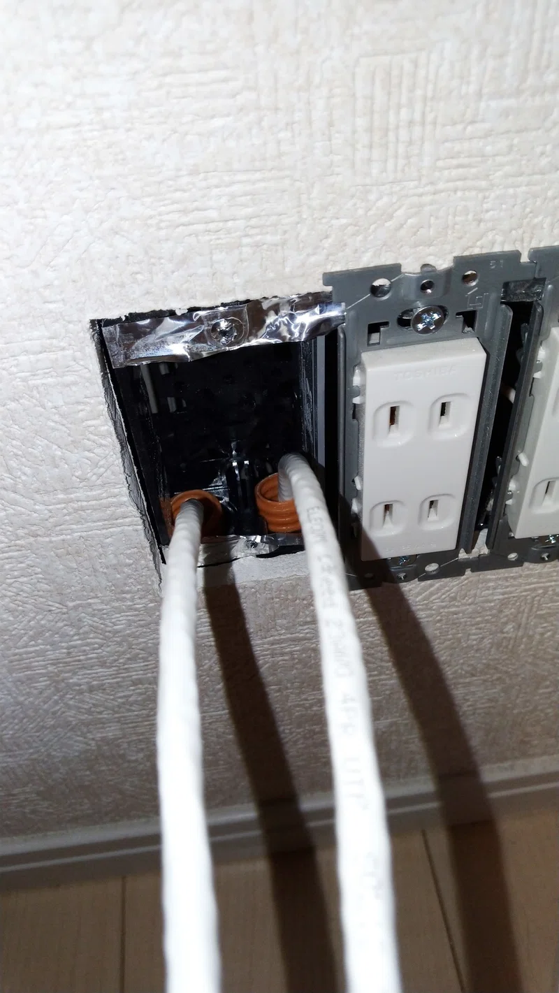 オンライン研修のために自宅に 有線lanを敷設した話 工事中 写真 山岡敏夫 Note