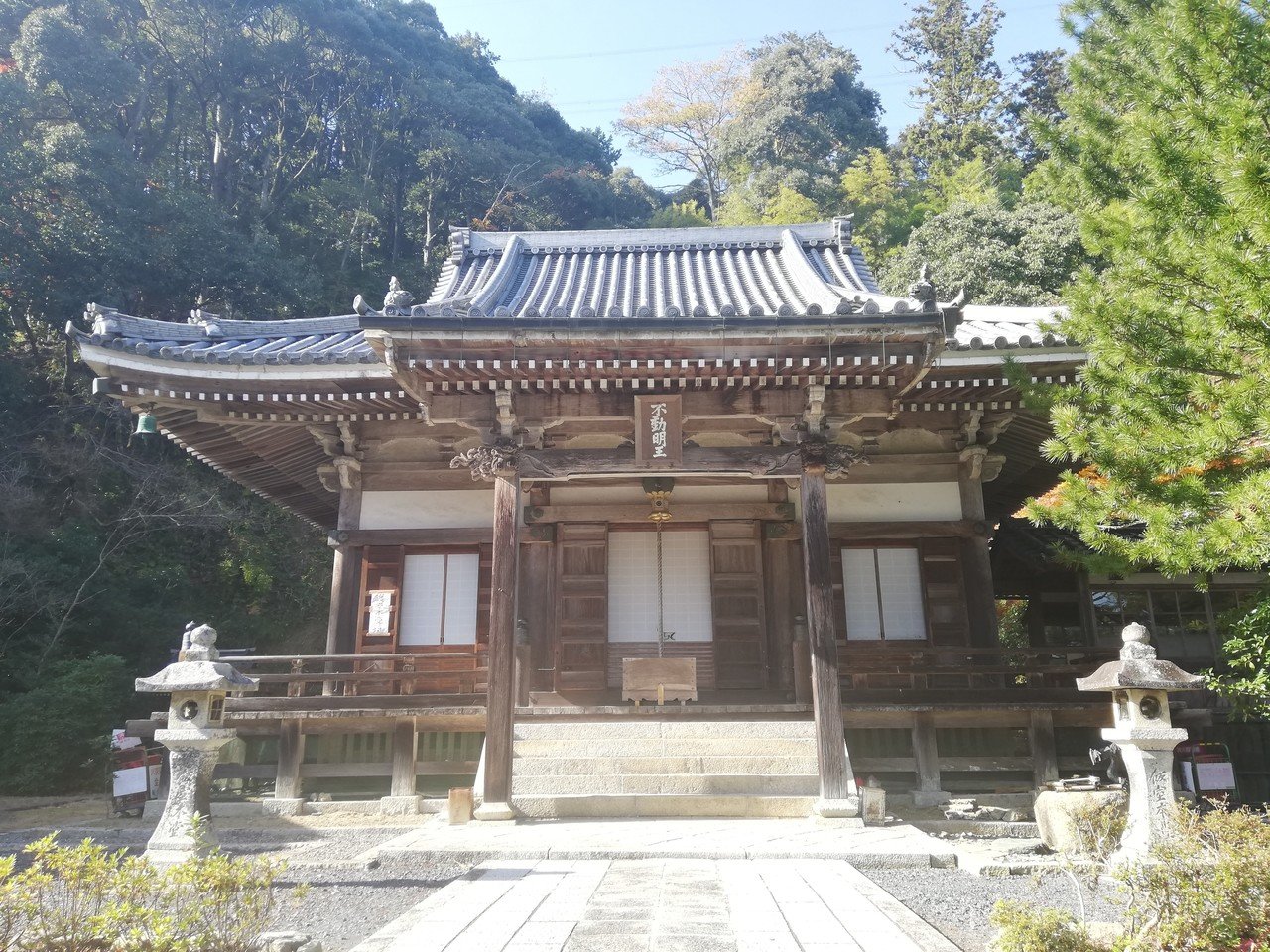 飯室谷の飯櫃童子霊石と、不動堂と、魔王堂と、慈忍和尚廟｜倉田幸暢