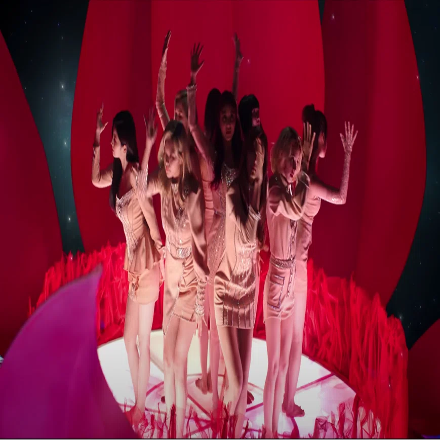 K-POPの世界へようこそ57.【EYES WIDE OPEN】は