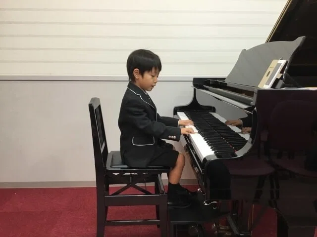 身長 補助ペダル ピアノ ピアノの補助ペダルは身長がどのぐらいで