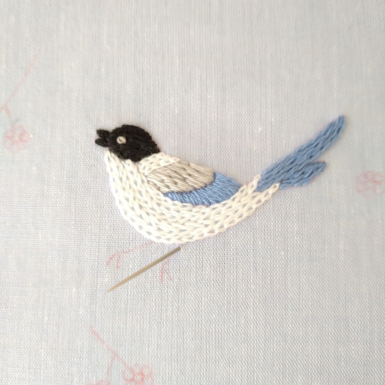 オナガの刺繍図案* ステップ5 〜オナガの刺繍仕上げ オナガの刺繍図案* ステップ5 〜オナガの刺繍仕上げ
