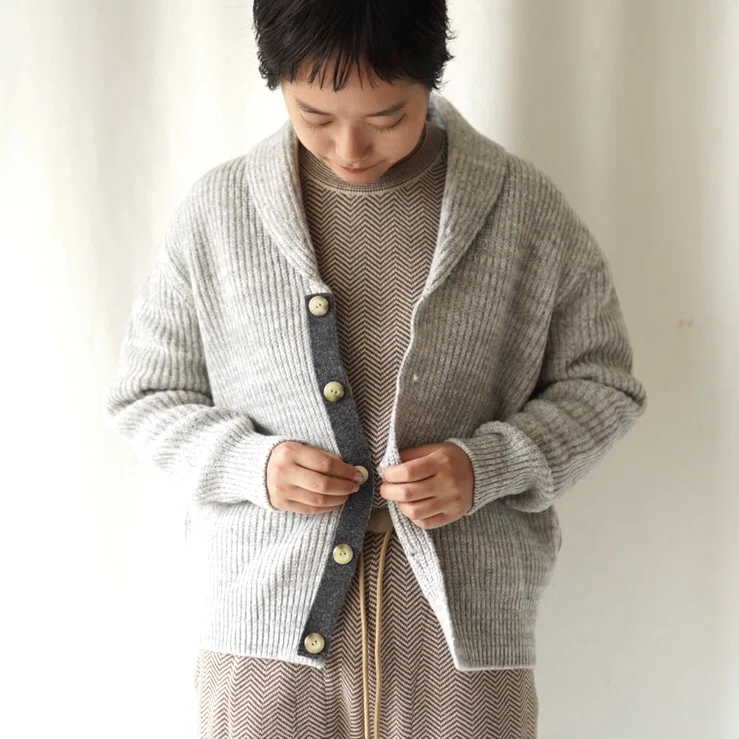 ショールカラー（へちま衿）のカーディガン｜小林友