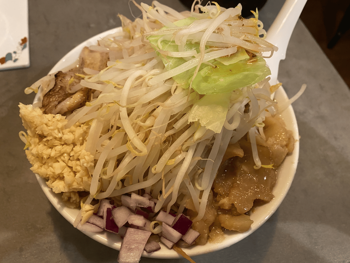 カレーラーメン！！！ ハチ食品「メガ盛りカレー DX 中辛（怪獣8号コラボバージョン