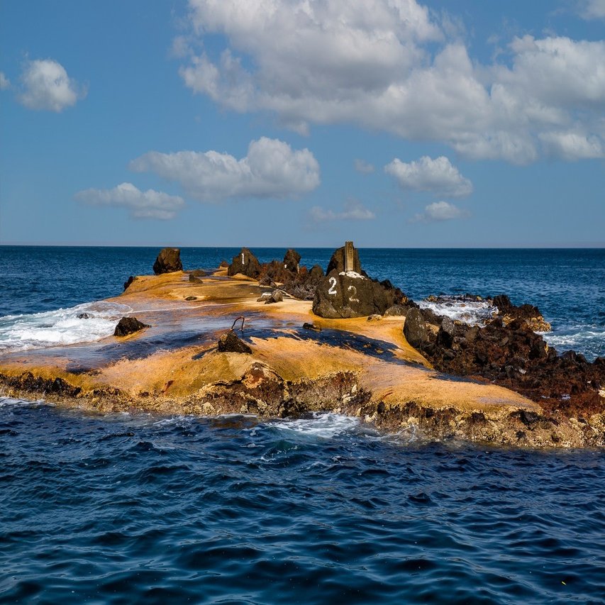 能登金剛遊覧船で行く 巌門 Zenpaku Note