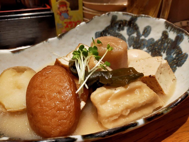 鶏白湯ベースのおでん