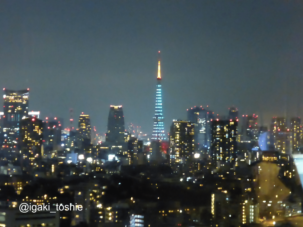 夜景がキレイな理由 東京タワーのライトアップは たまに色が変わります 周りのビルも合わせて 夜景はロマンチックですよね 夜景が感動的にキレイ なのは 遅い時間まで がんばっている人がたくさんい 井垣利英 人材教育家 メンタルトレーナー マナー講師 Note