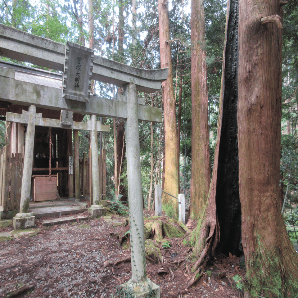 酒呑童子の首が祀られる場所【首塚大明神】｜酒井 望奈未