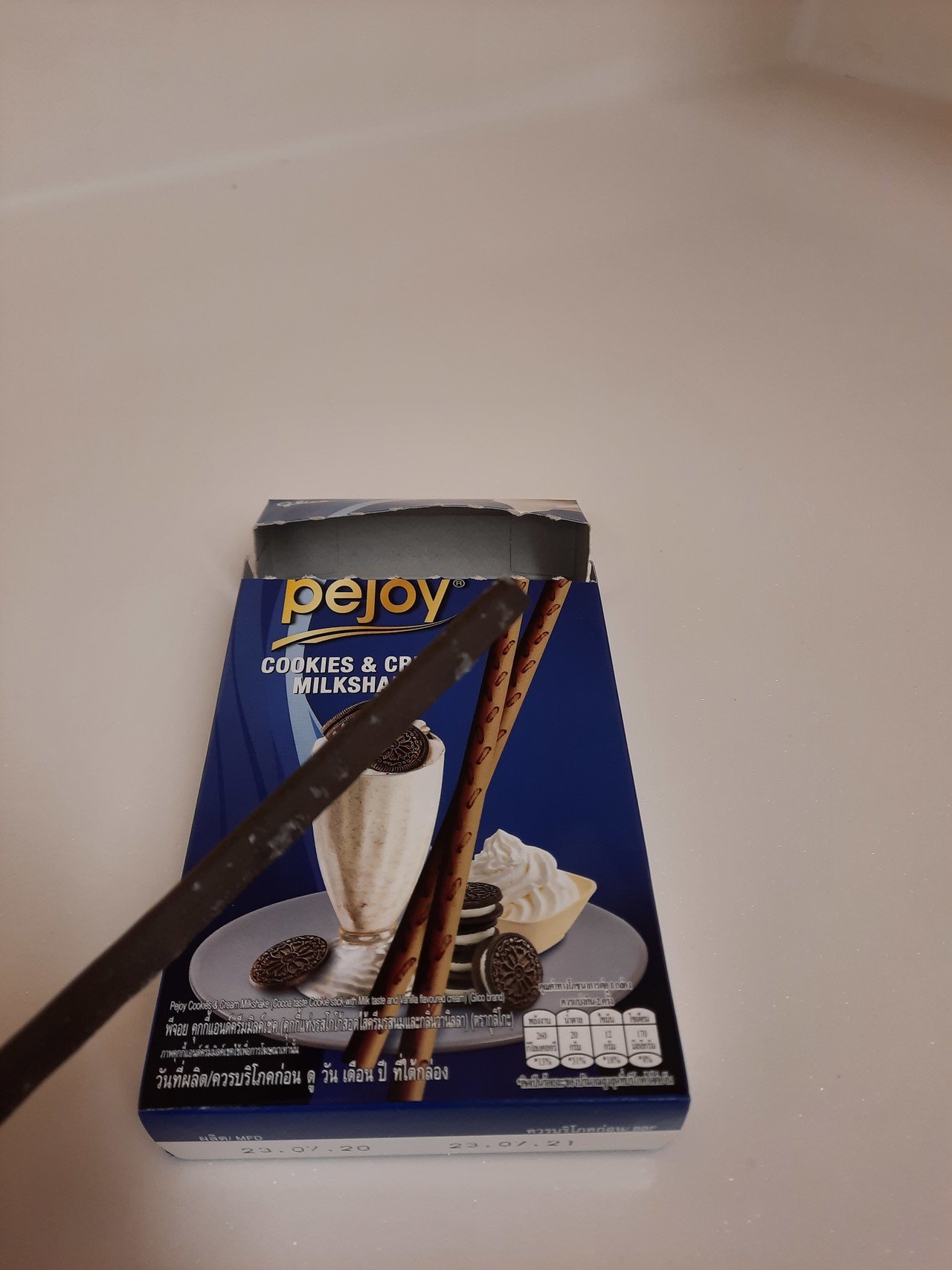 最近セブンに立ち寄ると トッポ に引き寄せされる ポッキー はステックにチョコが巻き付いてるけど トッポ は逆でステックに空洞を作りその中にチョコを流し込んでいる 商品開発 に興味津々 Yumie Note 最近セブンに立ち寄ると トッポ に引き寄せされる ポッキー はステックにチョコが巻き付いてるけど トッポ は逆でステックに空洞を作りその中にチョコを流し込んでいる 商品開発 に興味津々 Yumie Note