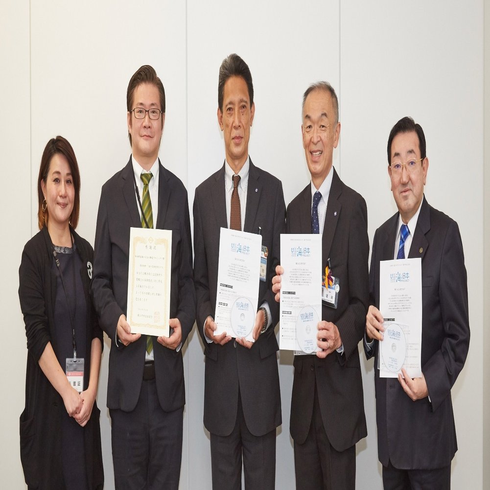 日本財団 海と日本project から横浜市教育委員会への 海の危険生物 動画dvd贈呈式が行われました 海の事故ゼロの未来をつくるノート