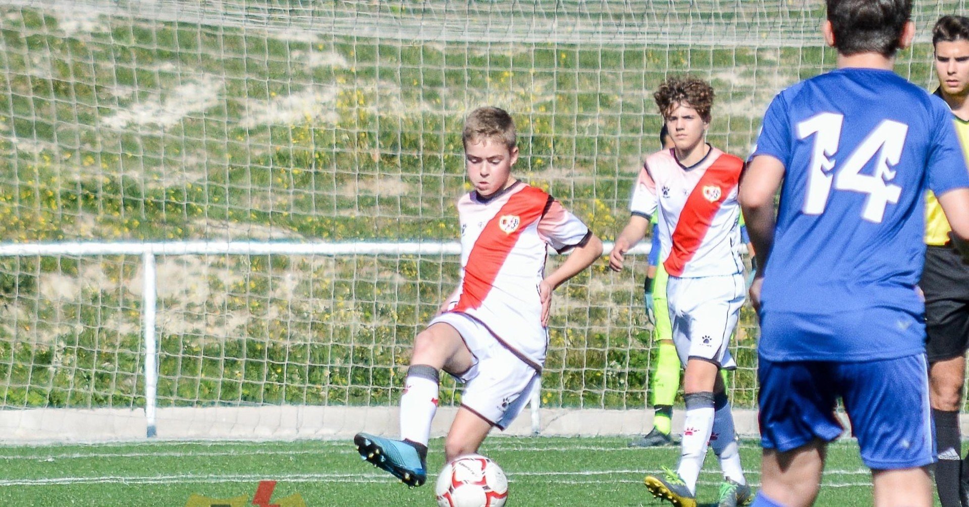 ビルドアップにおけるサポートの順序 アンカーがcbの間に落ちるのはいつなのか 小嶋将太 アナリスト Note ビルドアップにおけるサポートの順序 アンカーがcbの間に落ちるのはいつなのか 小嶋将太 アナリスト Note