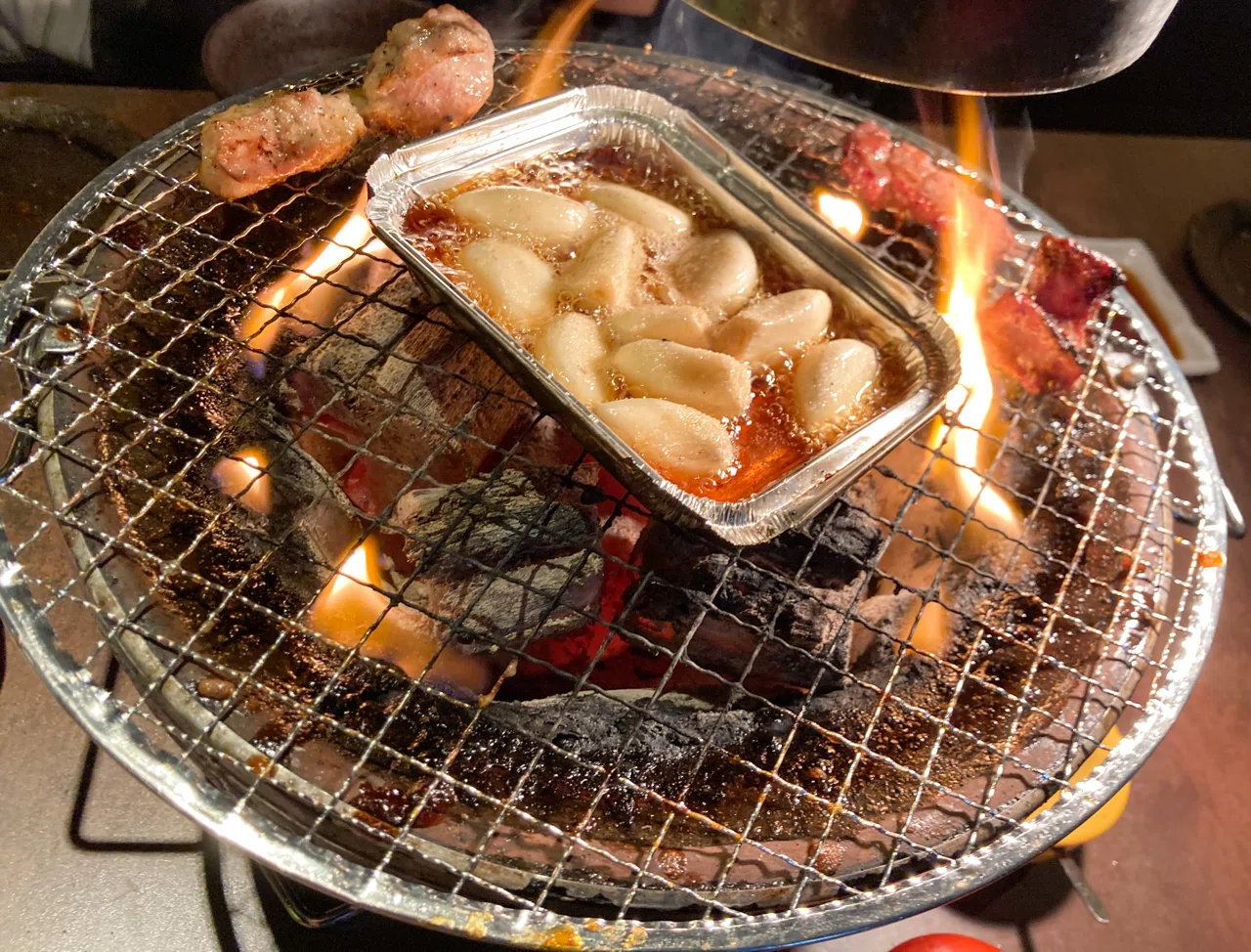 今日は家族で 炭火焼肉 にくなべ屋 神戸びいどろ へ 写真は大好きなニンニクのホイル焼きです 匂いは 気にしちゃ負けです笑 はぁ 美味しかった えぬけい Nkei Note