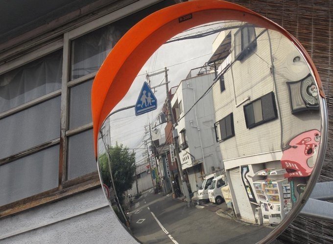 普段の見え方と少し違うもの たとえば速度を変えてみる 歩く速度ではじめて見えるもの 逆に自転車や車など速度を上げて見えるもの 鏡に映る景色もまた何か違ってみる 知っているはずの街に何か新しいものを Anmtgallery Note