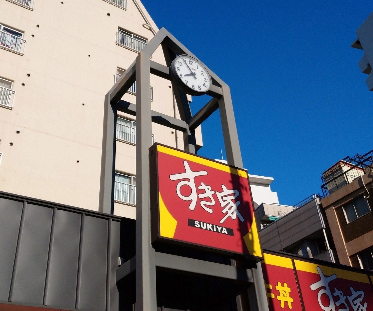 すき家の店舗が時計台みたいなのはなぜ Yukihiro Note