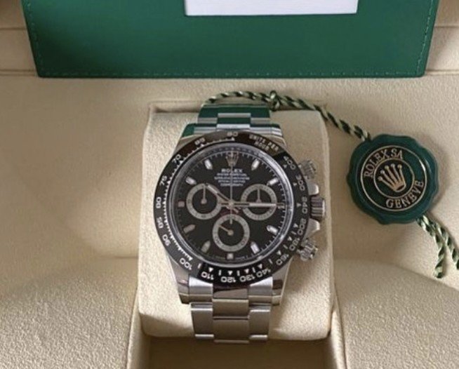ロレックス関係者も証言！】正規店で5本購入できたバイヤーが秘技伝授