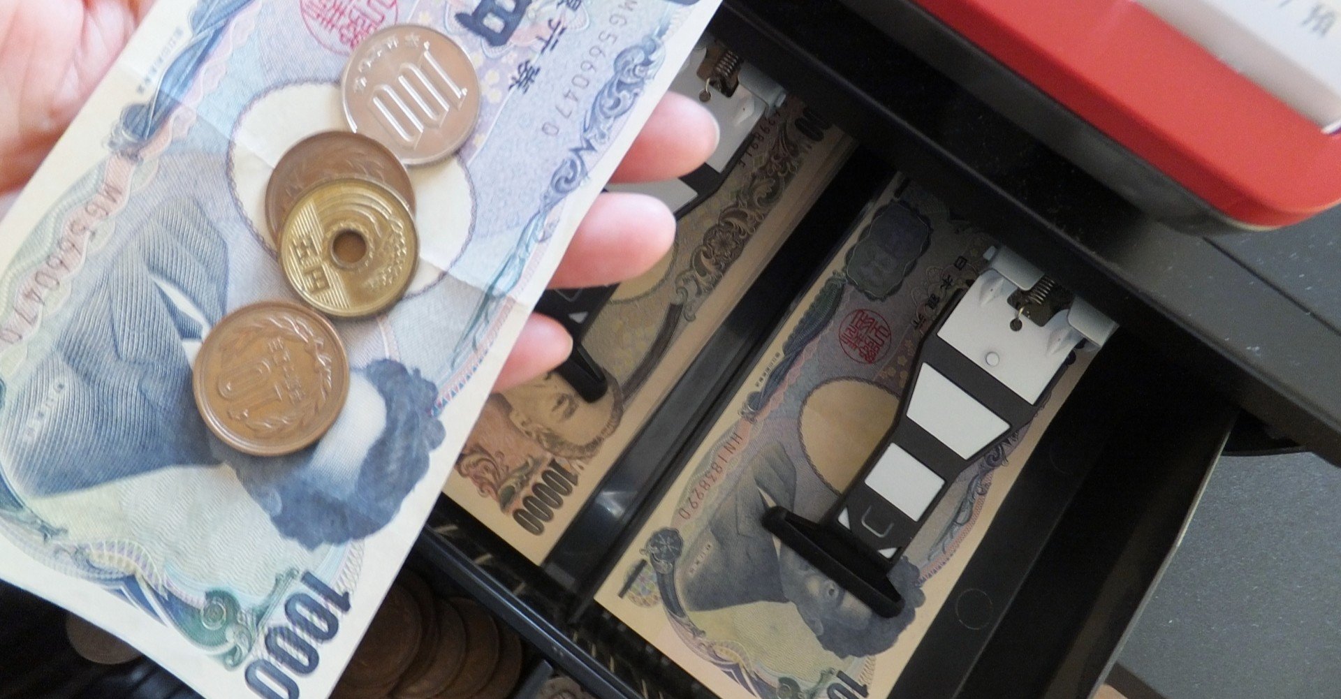 レジ締め作業の極意とは 現金を素早くミスなくチェックする方法を伝授 公式 パーソルイノベーション株式会社 レジ締め作業の極意とは 現金を素早くミスなくチェックする方法を伝授 公式 パーソルイノベーション株式会社