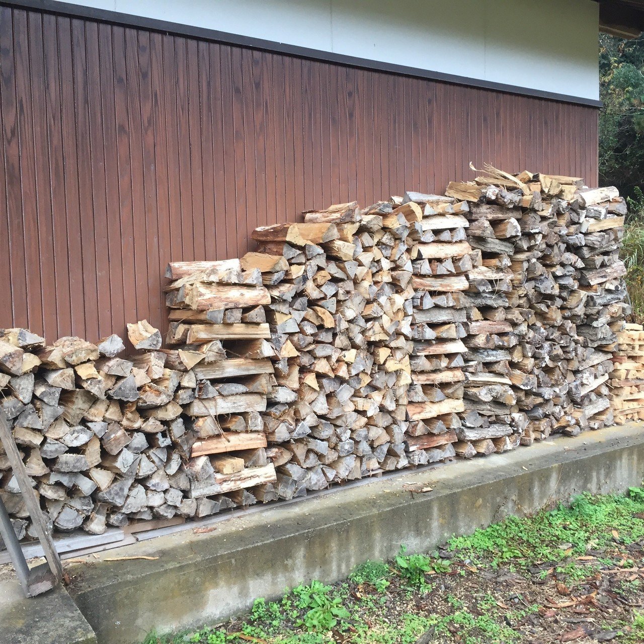 薪ストーブが暖かすぎる・・・｜津和野ヤモリーズ